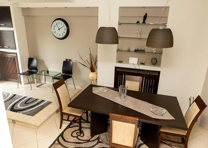 Cosy Stays Near The Airport